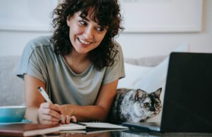 Girl assessing her needs and setting goals for success in her distance learning journey